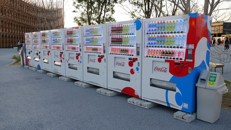 Coca-Cola lại tăng giá ở máy bán hàng tự động, giá có thể lên đến 200 yên?