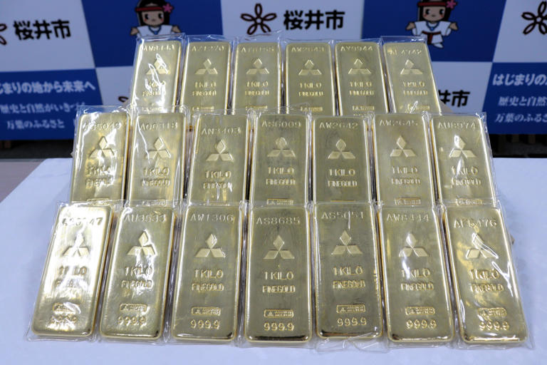 Ở thành phố Sakurai, tỉnh Nara, một người đàn ông khoảng 70 tuổi đã quyên tặng 20kg vàng