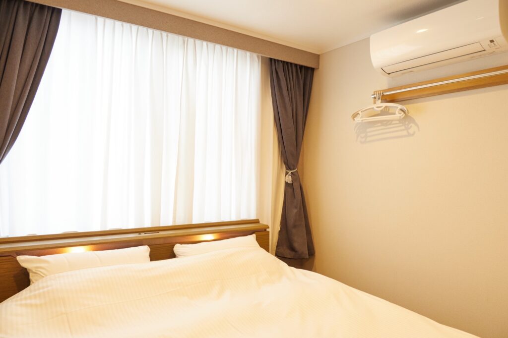 Mẹo điều chỉnh hướng gió điều hòa để vừa ngủ ngon vừa tiết kiệm điện mùa hè