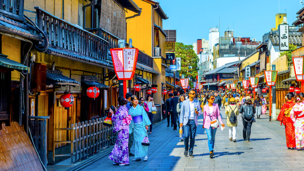 Khách quốc tế đến Nhật Bản tăng mạnh nhờ Expo Osaka và đồng yên yếu – Lập kỷ lục mới trong nửa đầu năm