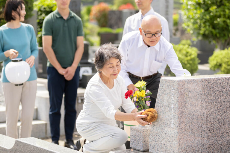 Năm 2025: Khám phá truyền thống viếng mộ ngày đầu lễ Obon