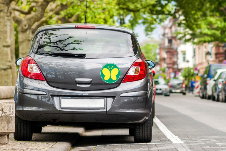 Dấu hiệu “con bướm” trên ô tô là gì?