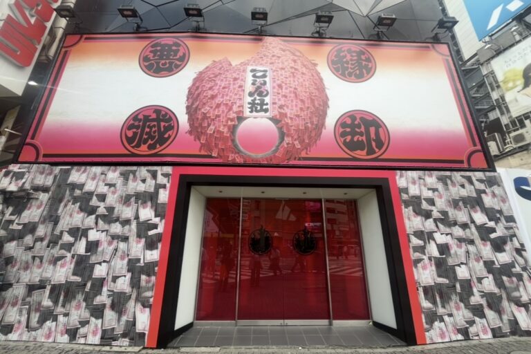 Tinder tổ chức sự kiện với chủ đề “cắt đứt mối quan hệ”!