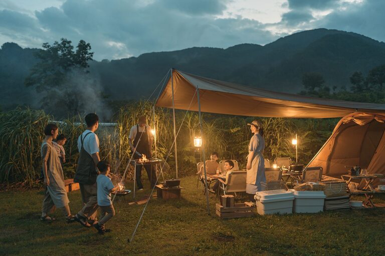 Vì sao giá cắm trại tăng cao nhưng vẫn đông khách? Bí quyết tiết kiệm chi phí
