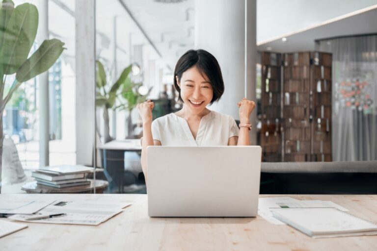 Xu hướng gộp thưởng vào lương: Ưu nhược điểm và những điều cần biết